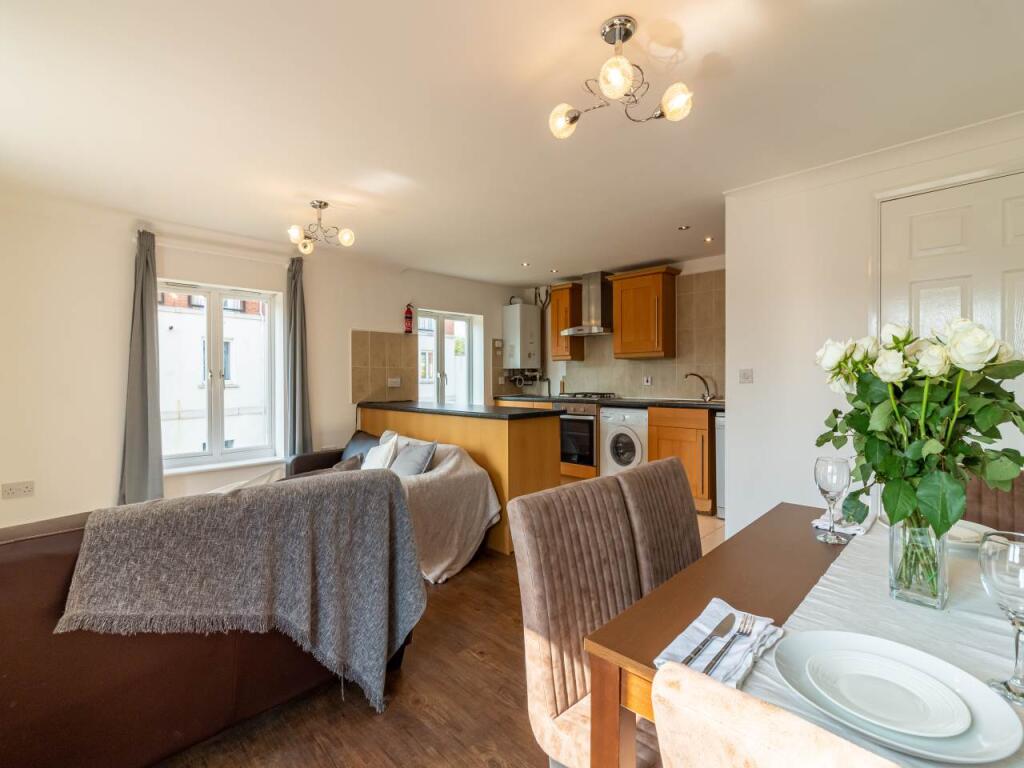 Apartment in Welwyn Hatfield, Hilltop, Hatfield - View 2