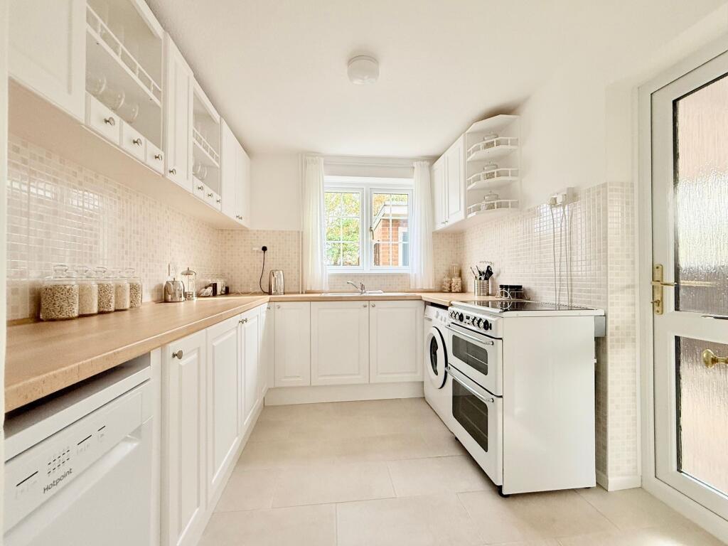 House in Luton - View 5