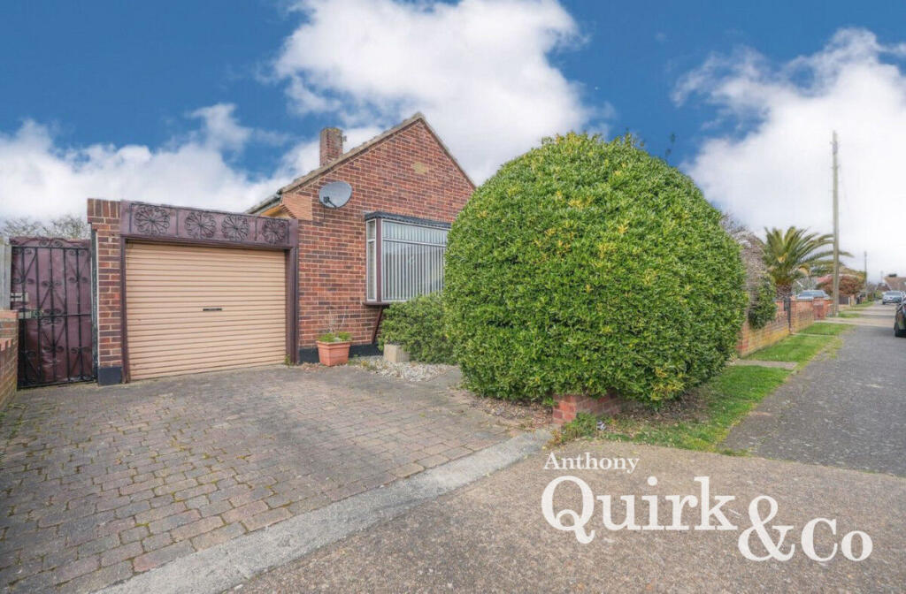 3-bed semi-detached on Barbara Avenue, Canvey Island, SS8, £300,000