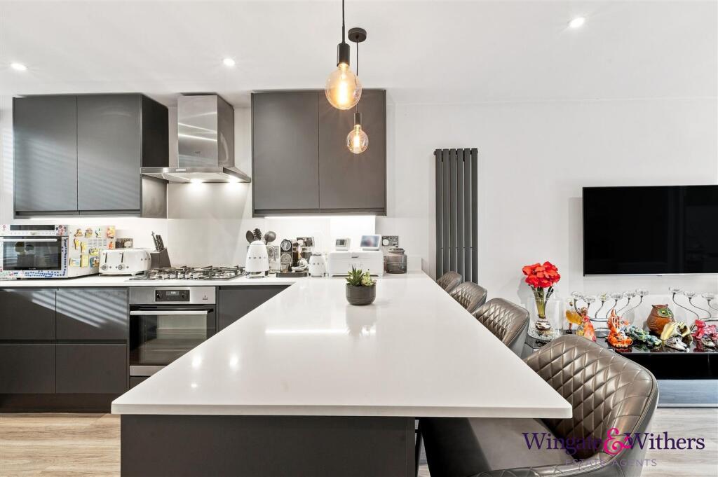 House in Woking, Byfleet - View 4