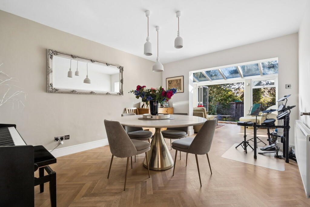 House in London - View 3