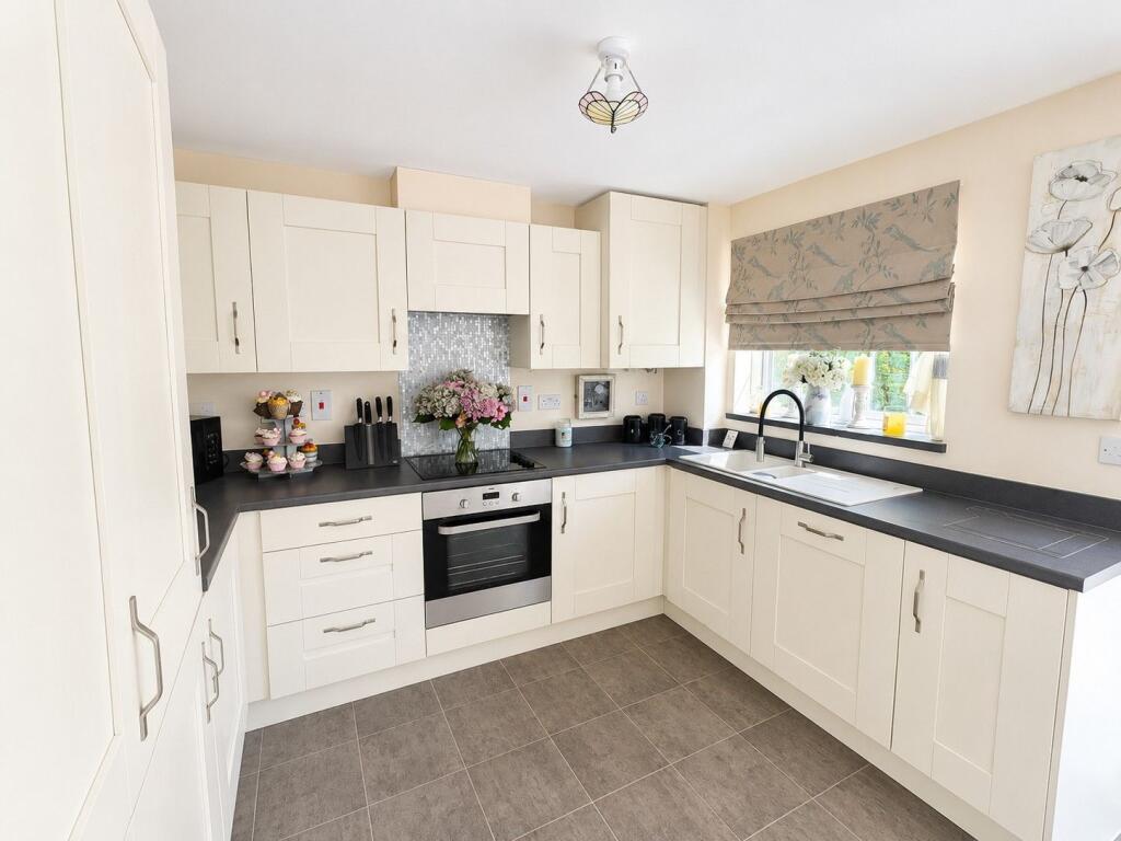 House in Rushden, North Northamptonshire - More
