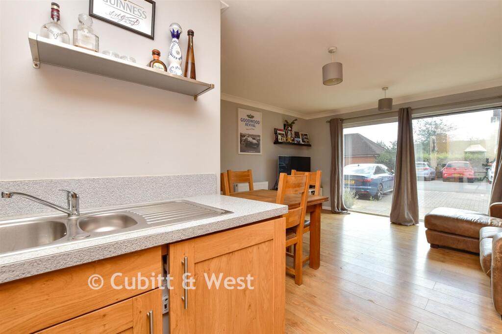 Apartment in Redhill, Merstham - View 5