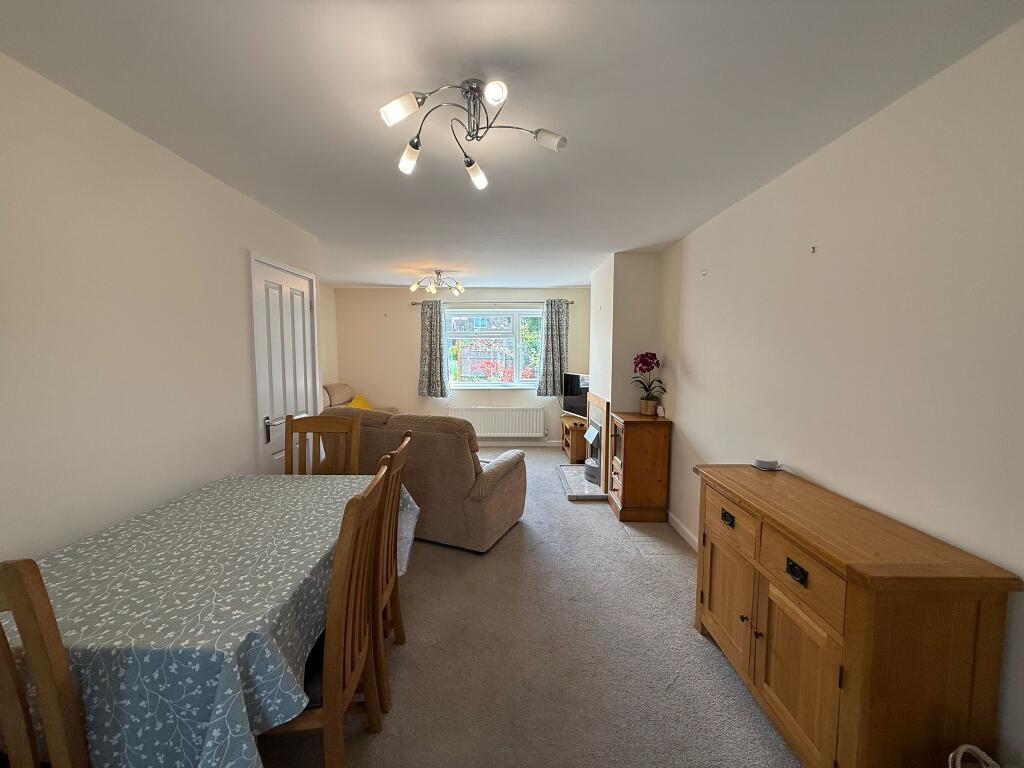 Hampden Road, Stoke Mandeville, Aylesbury photo 5
