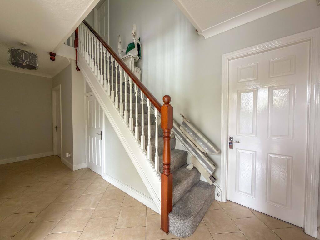 House in Nuneaton and Bedworth, St Nicolas Park - View 3