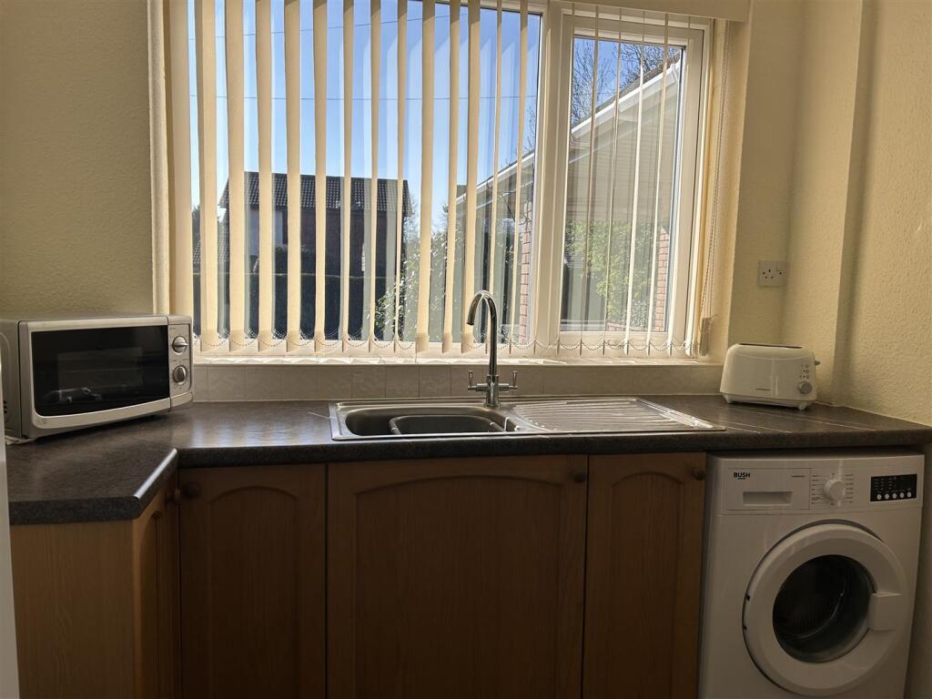 House in Hollywood, Wythall - View 5