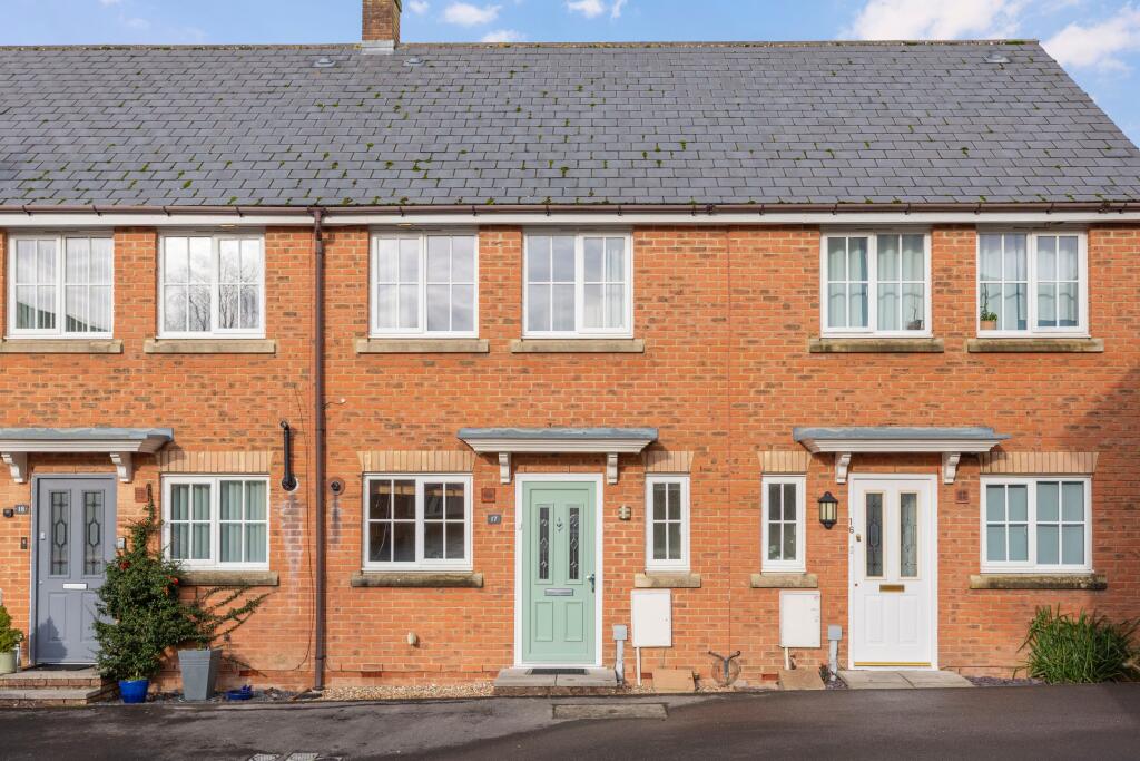 Main image of property: Cresscombe Close, Gillingham