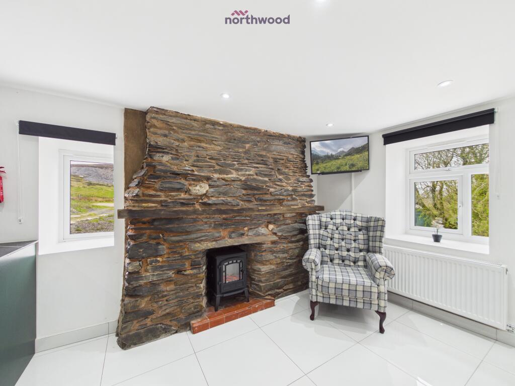 Tai Newyddion, Llandegla, LL11 photo 4