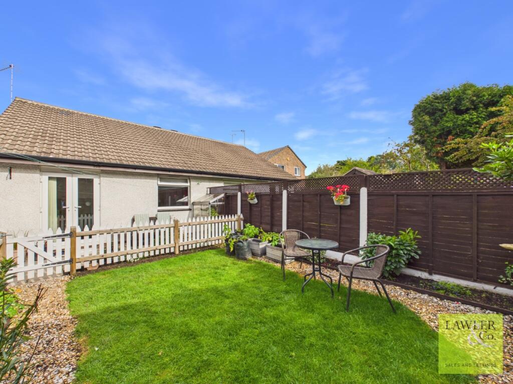 Winslade Close, Hazel Grove, Stockport, Cheshire, SK7 5RB photo 2