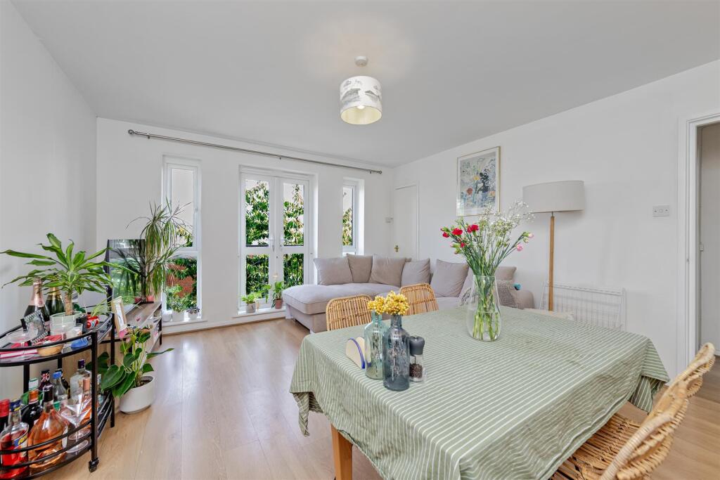 Park View Close, St. Albans - View 5