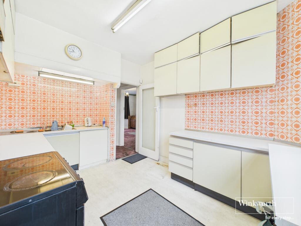 Hill Drive, Kingsbury, London, NW9 photo 4