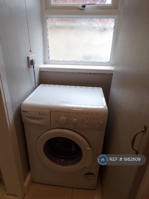 2 bedroom end of terrace house for rent