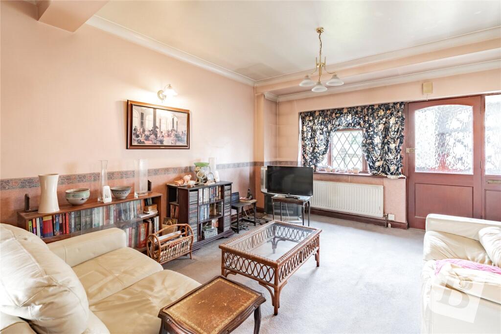 Ardleigh Green Road, Hornchurch, RM11 photo 4