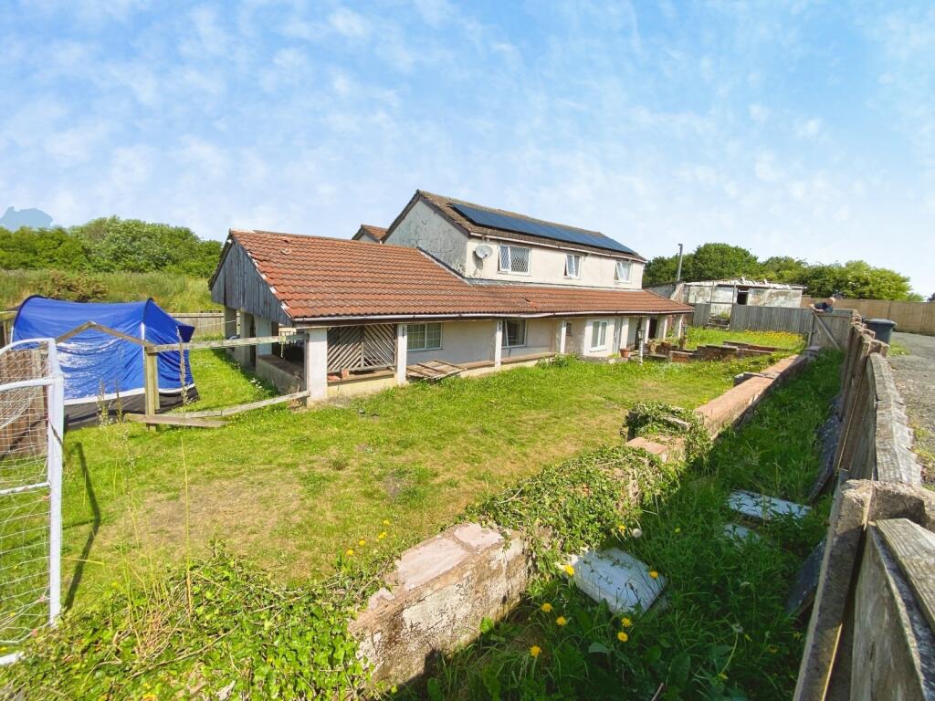 6-bed detached on Mount Zion, Brymbo, Wrexham, LL11, £350,000