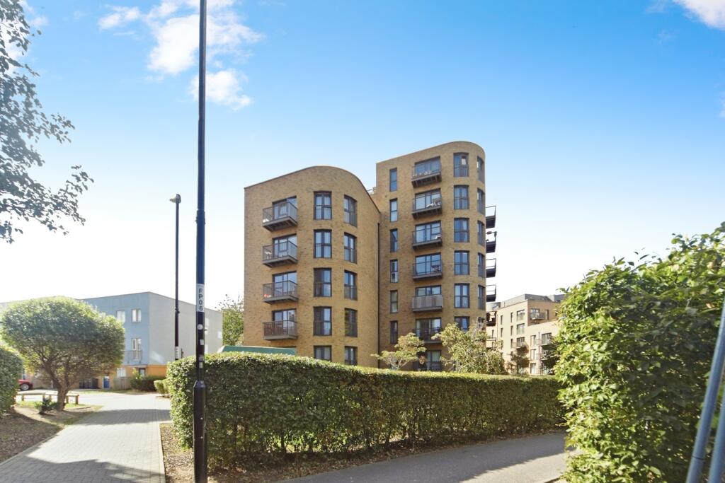 2-bed flat on Connersville Way, CROYDON, Surrey, CR0, £280,000