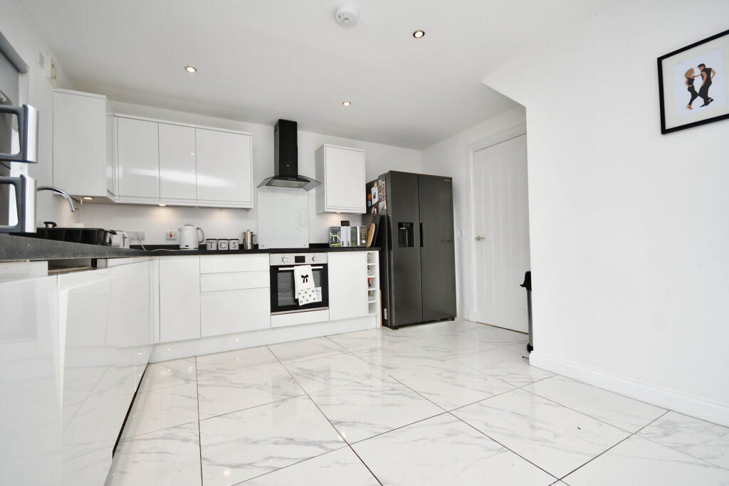 24 Eric Ross Way, Cumnock, KA18 1FH photo 4