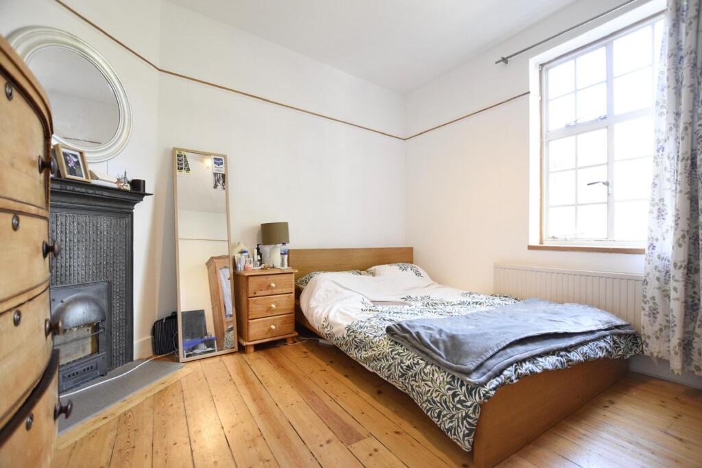 Main image of property: Valentine Mansions, Winchmore Hill, N21