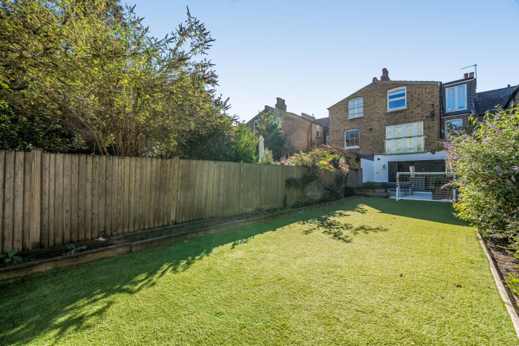 House in London - View 5