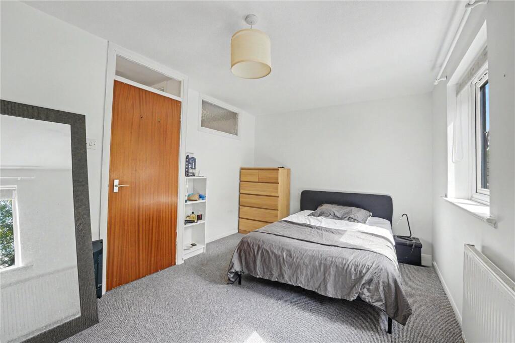 Apartment in London - More