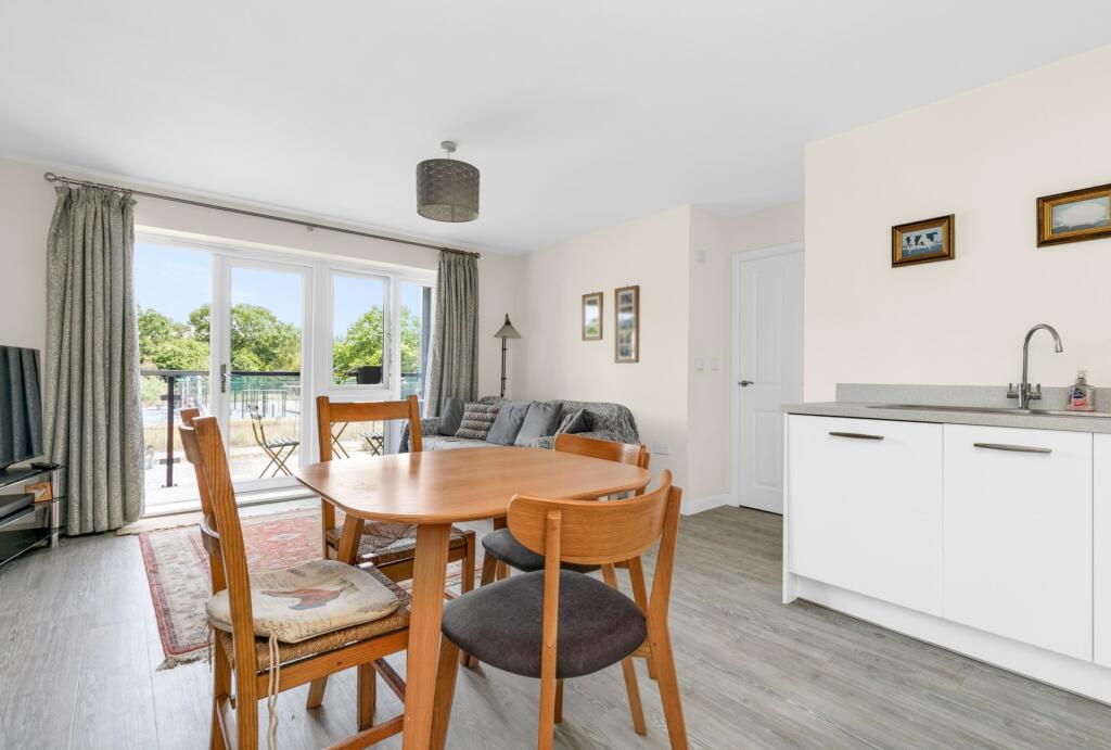 Apartment in Wokingham, Montague Park - View 5