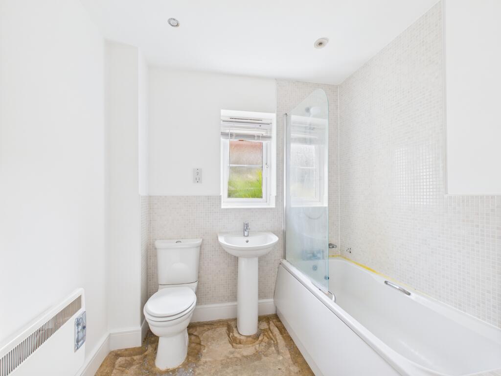 Apartment in Derby - View 4