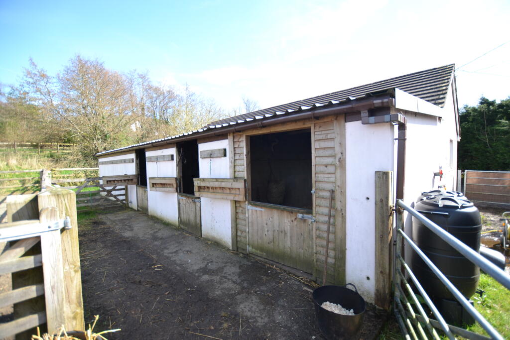 House in Ammanford, Llandybie - View 4