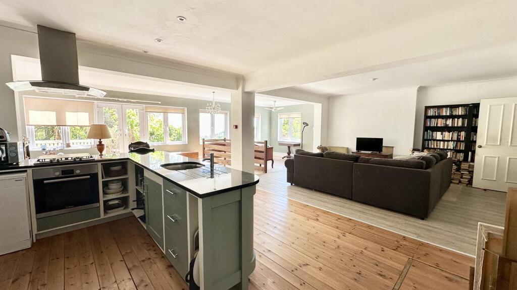 House in Hastings, Belmont - View 4