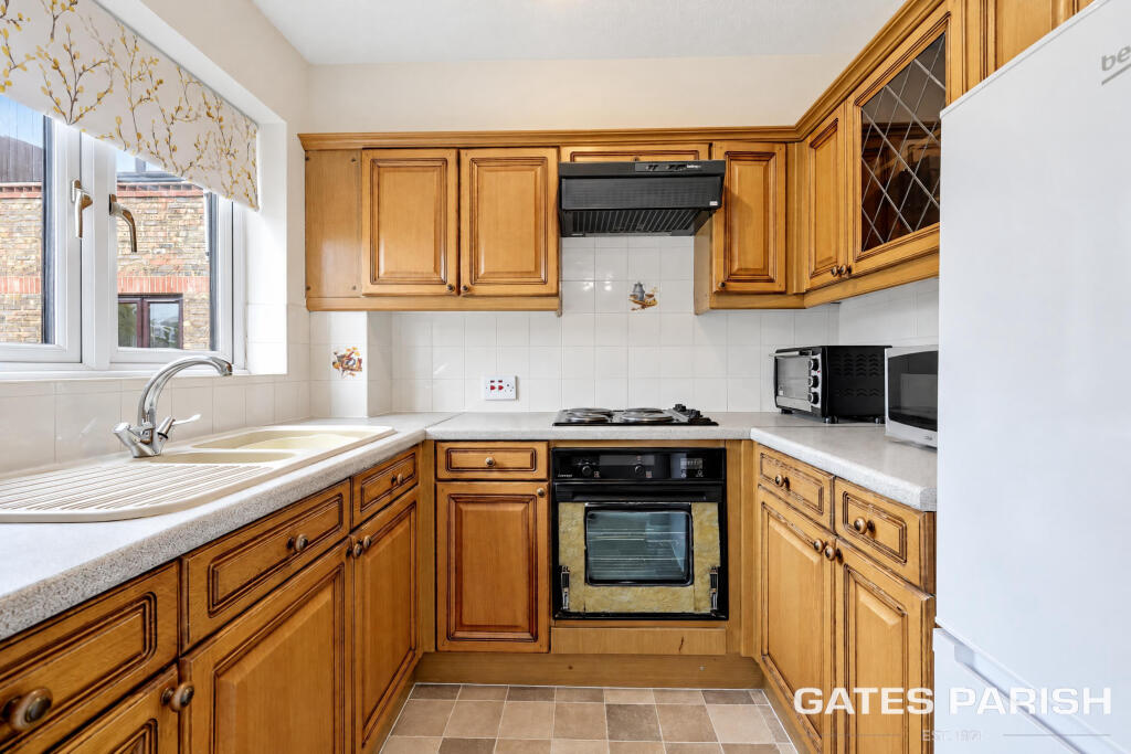Apartment in Romford - More