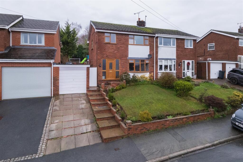 3-bed semi-detached on Oathills Drive, Tarporley, £299,995