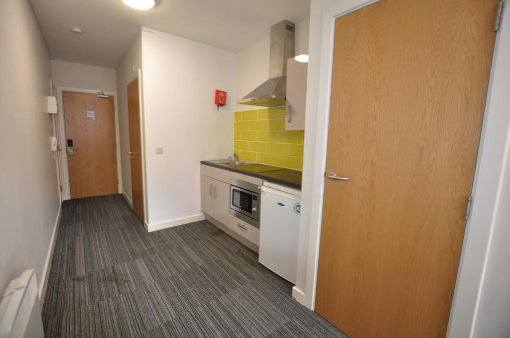 Apartment in Cambridge, Cambridgeshire - View 5