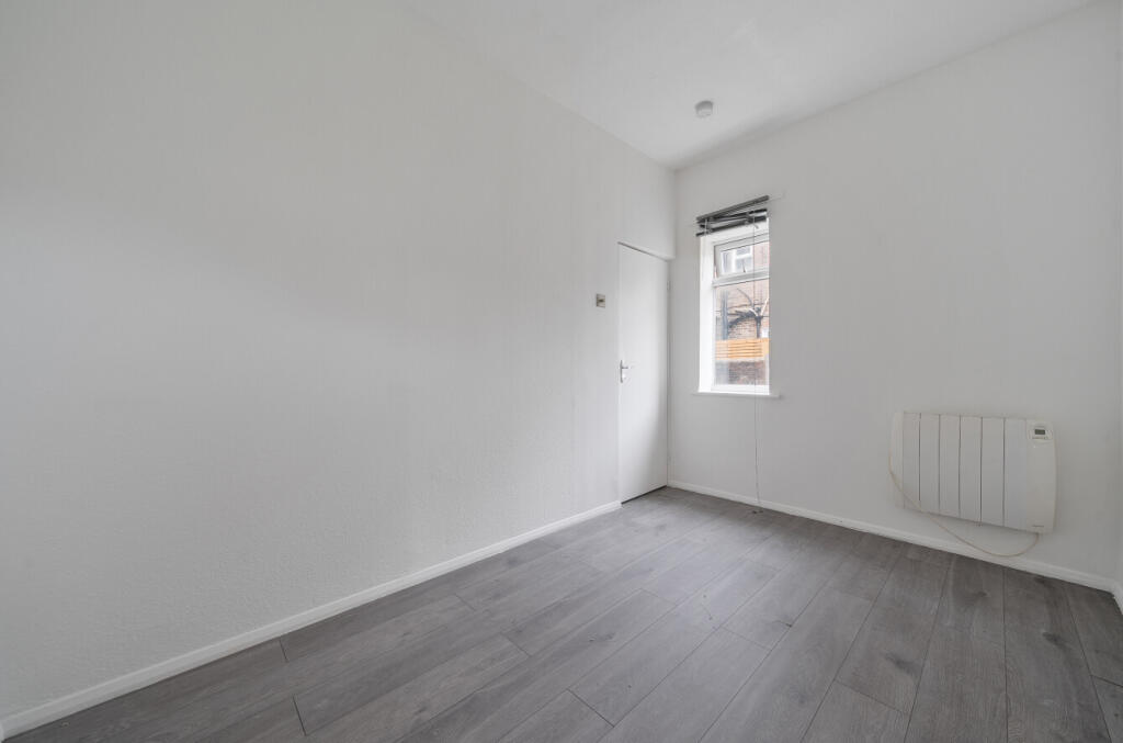 Apartment in Worthing, West Sussex - More