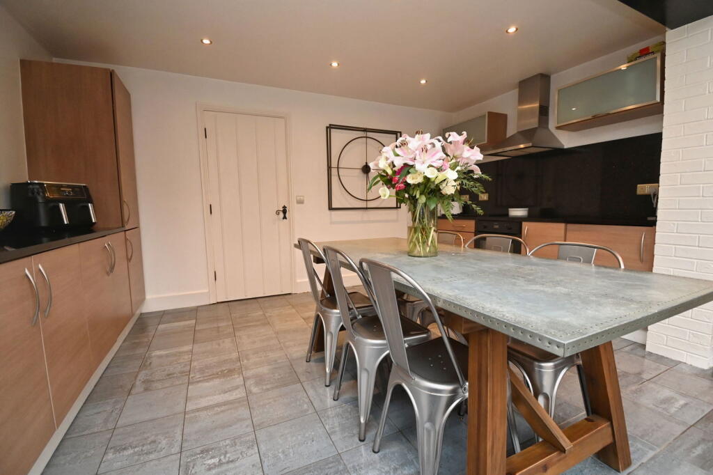 Barberry Court, Barnsley, S70 3RS photo 4