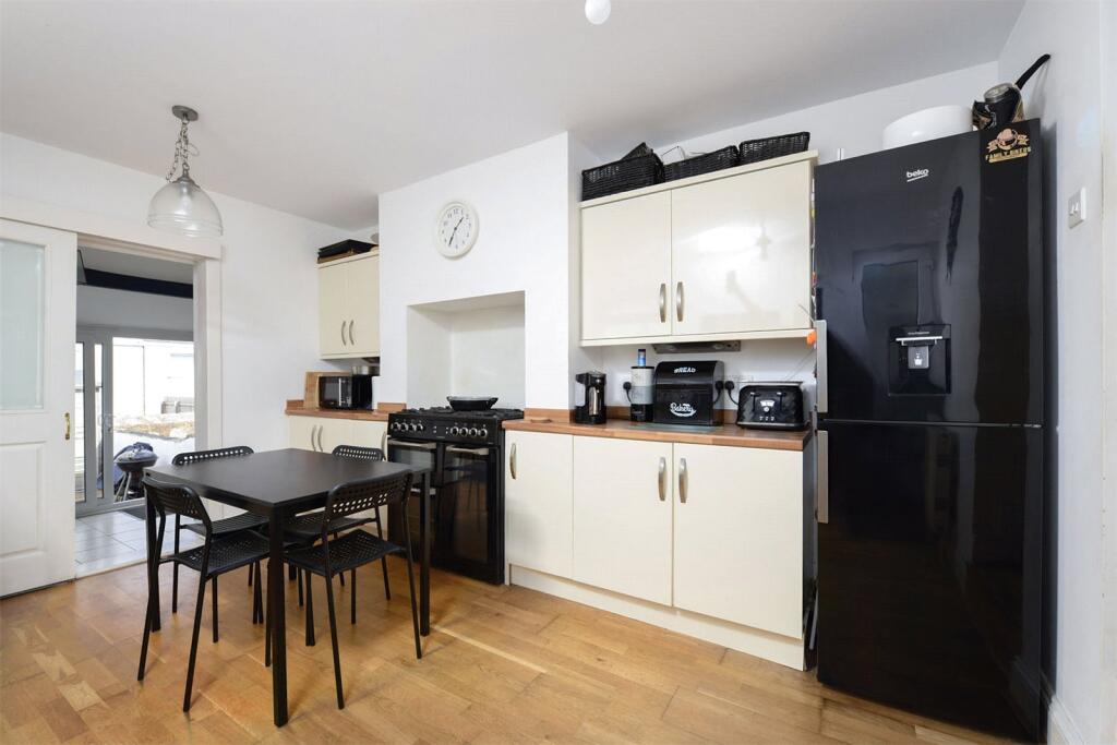 House in Plymouth, Torpoint - More