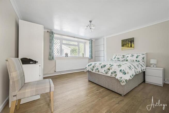 Bedroom to flat 1