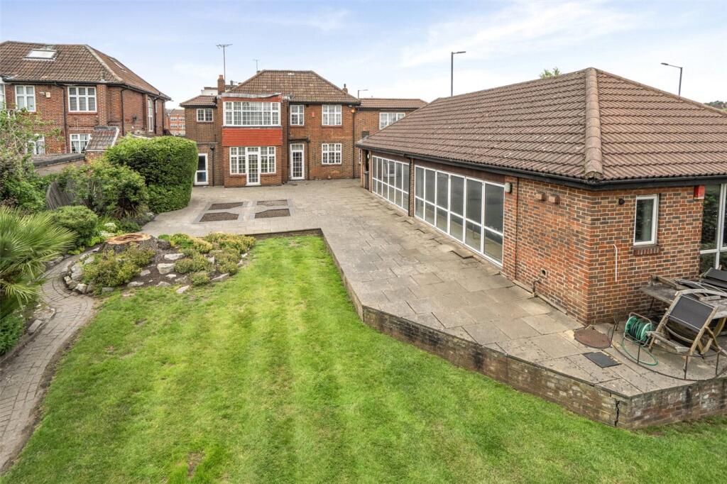 Main image of property: Haslemere Gardens, Finchley, London, N3