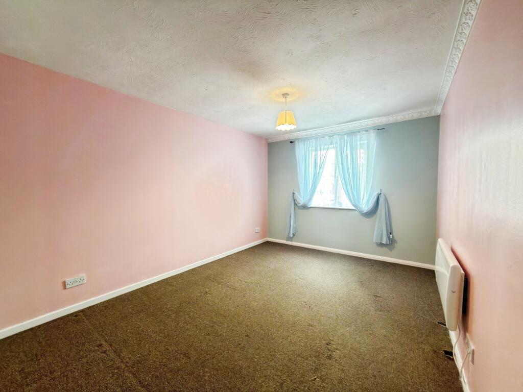 Apartment in Romford - View 5