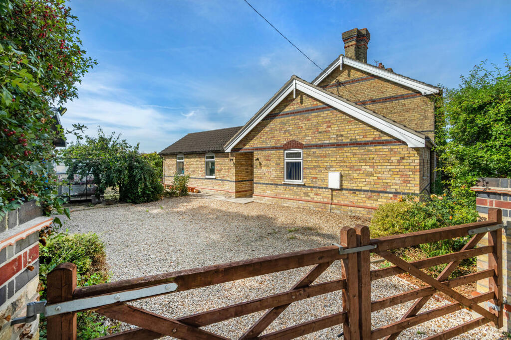 House in West Lindsey, Snarford - View 2
