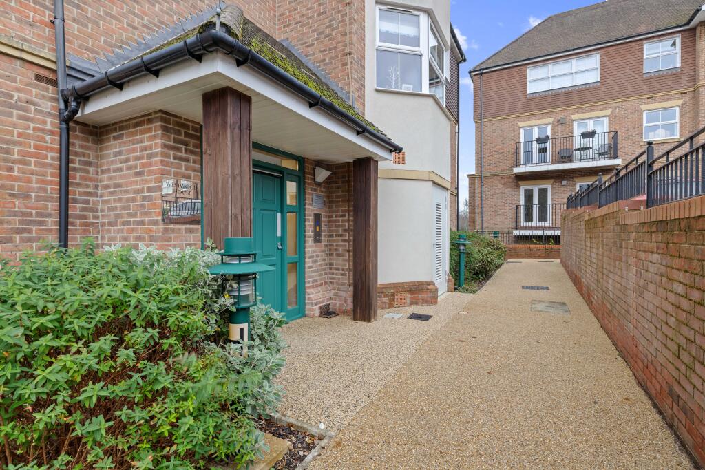 Westwood House, Bramshott Place, Liphook, Hampshire, GU30 photo 3