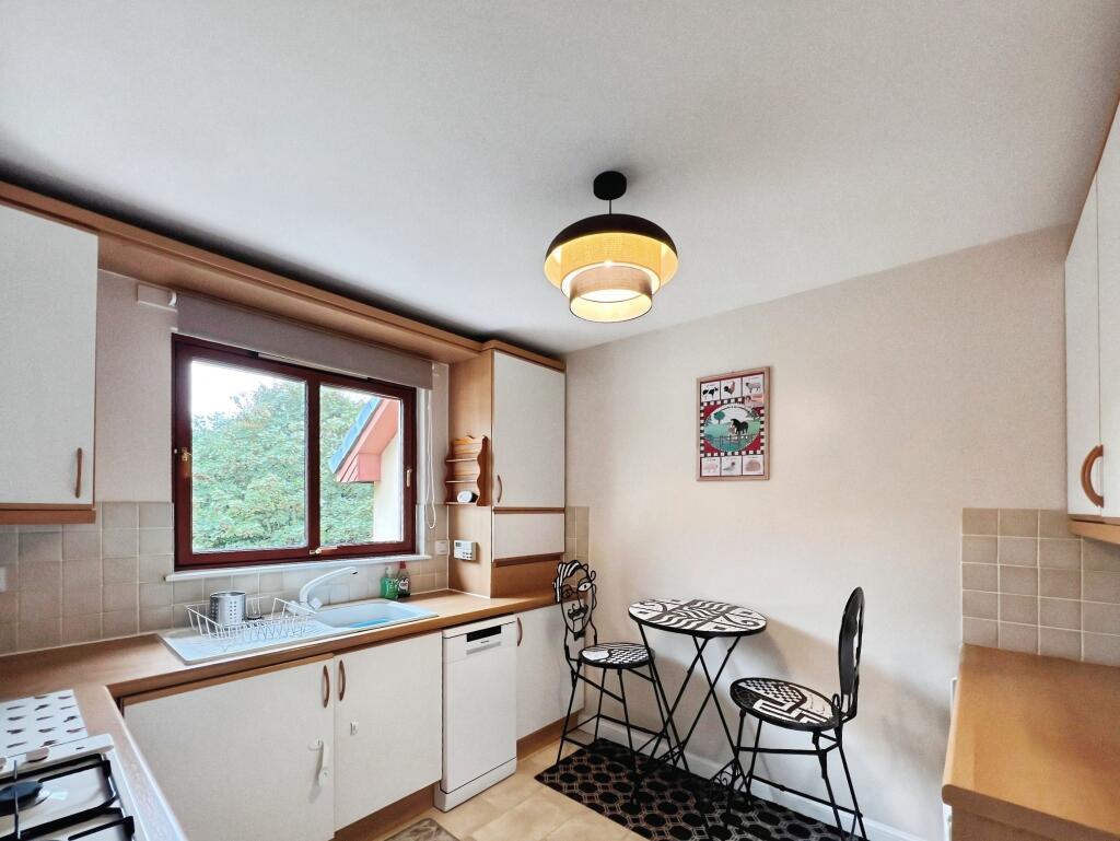 Apartment in Edinburgh, Craigleith - View 2