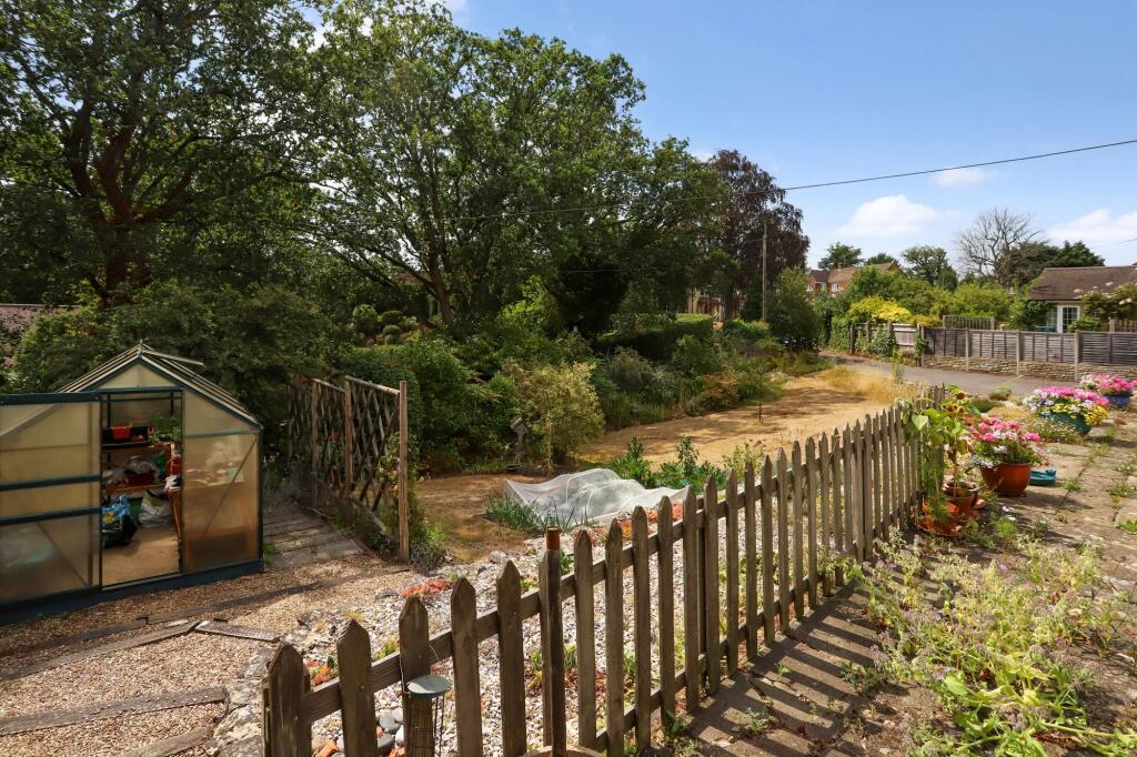 Bat & Ball Lane, Farnham, GU10 photo 4