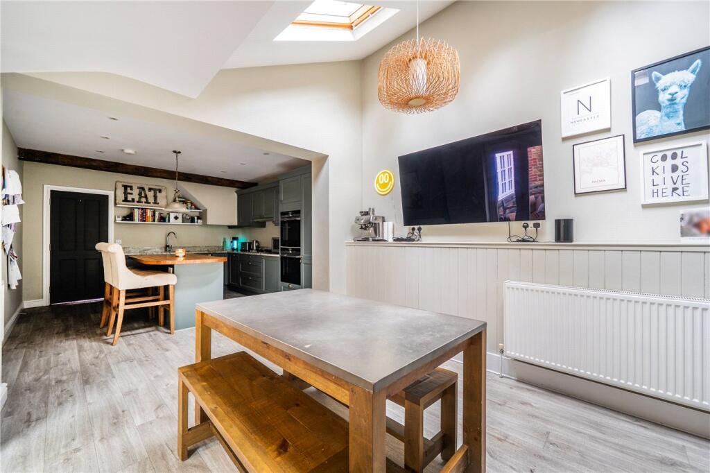 Shortfield Common Road, Frensham, Farnham, Surrey, GU10 photo 4