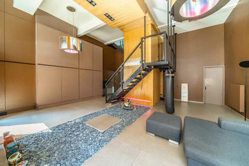 House in London, Blenheim Gardens Estate, Brixton - View 4