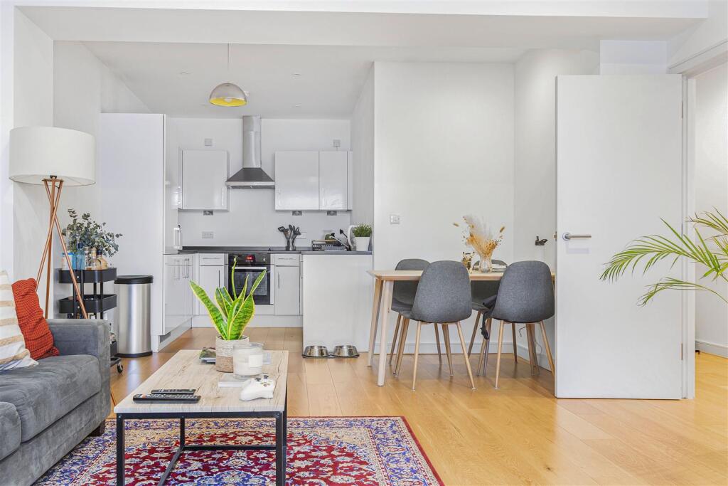 Apartment in London - View 4