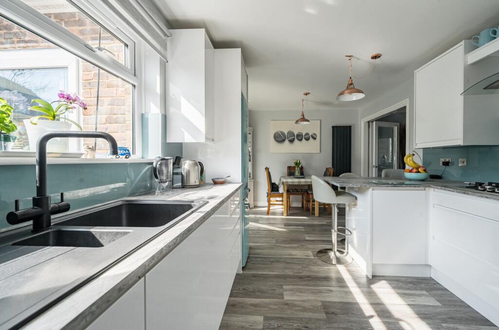 Jones Square, Selsey, PO20 - View 5
