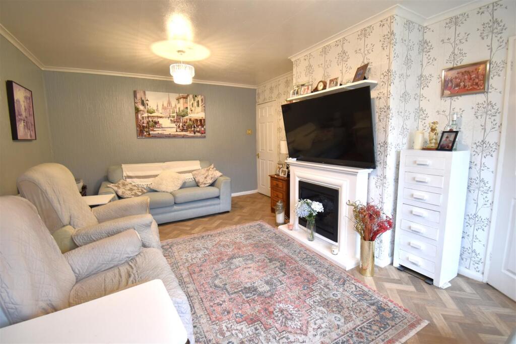 Easy maintenance detached bungalow close to Clevedon town centre photo 3
