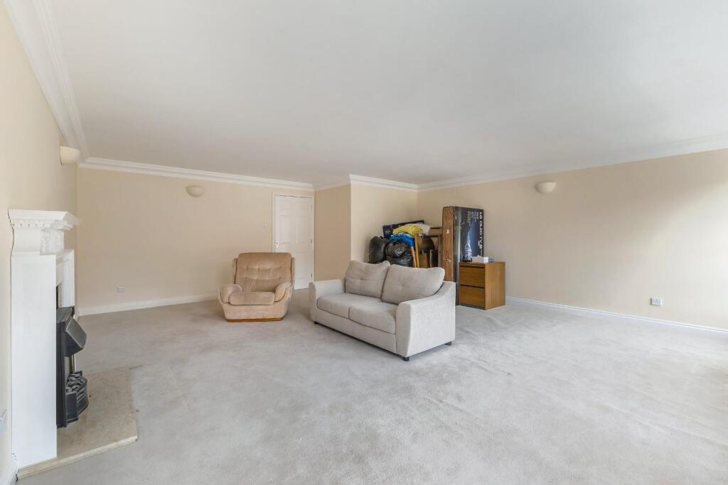 Apartment in Salisbury - More