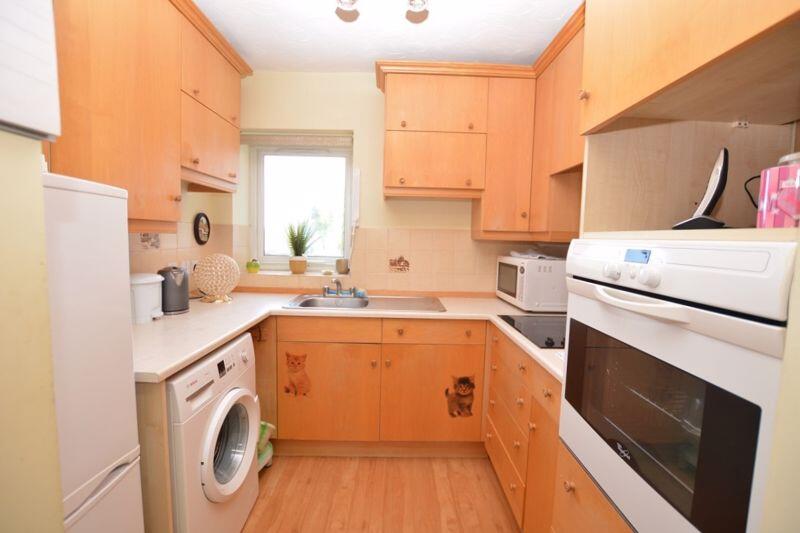 523, Uxbridge Road, Hatch End photo 4