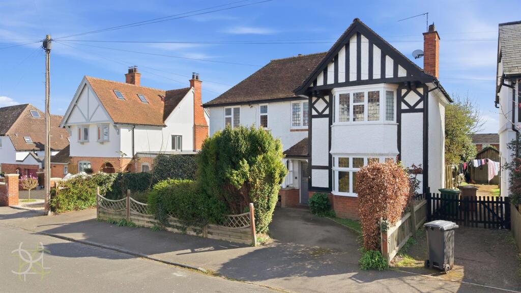 4-bed detached on Croft Road, Evesham, £550,000