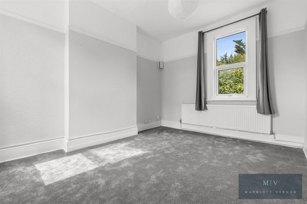 Apartment in Croydon - More