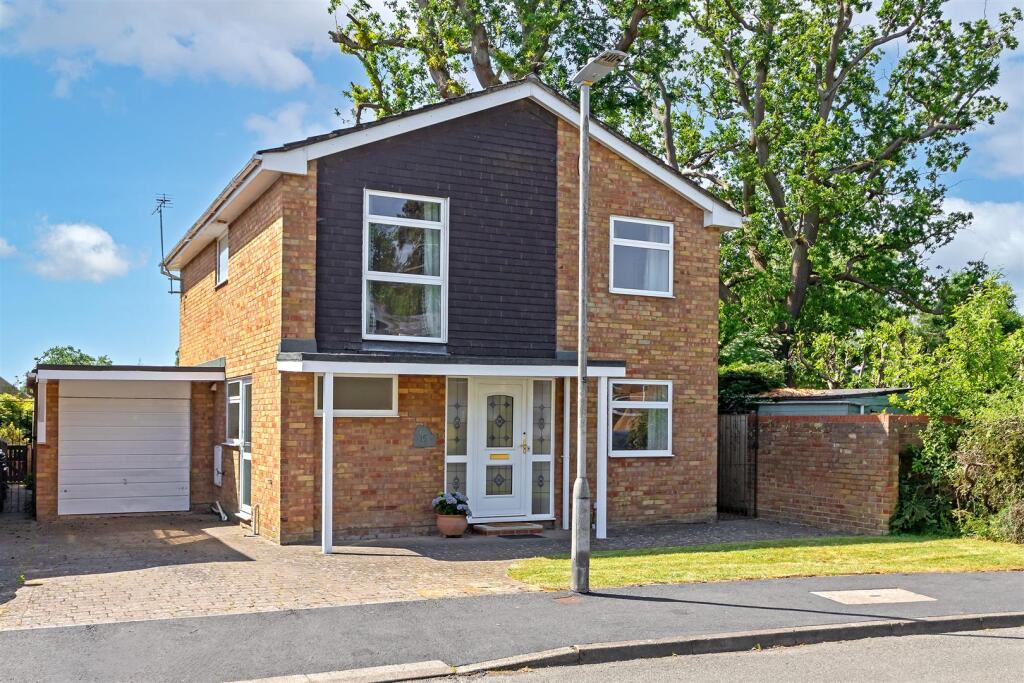 Main image of property: Lyndon Mead, Sandridge, St. Albans
